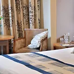 The Riverside Отель