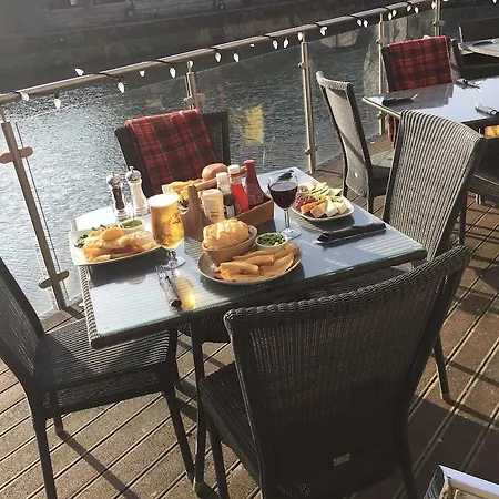 Hotell The Riverside