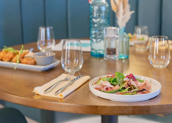 فندق ذا ريفرسايد كندال