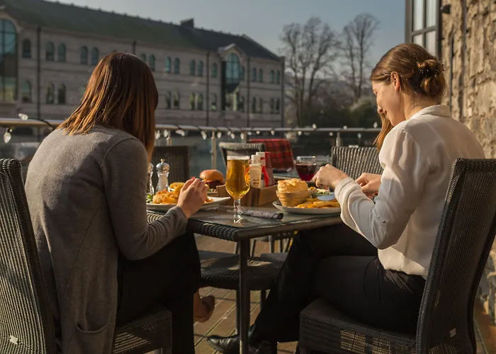 فندق ذا ريفرسايد كندال